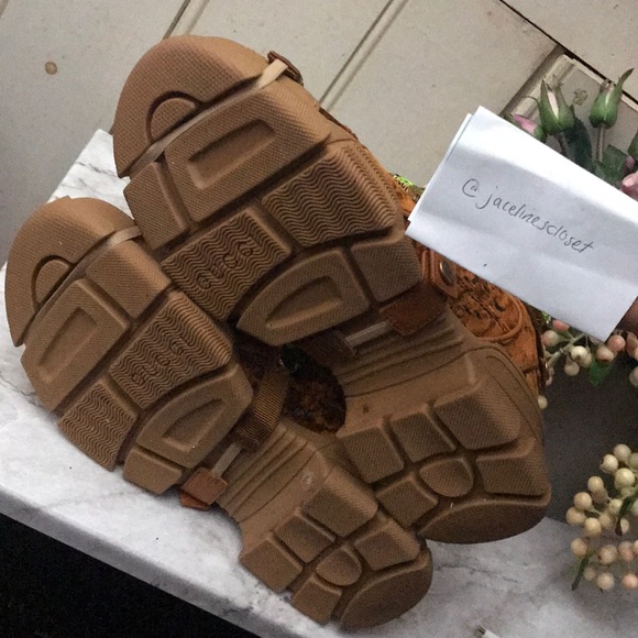 Gucci Flashtrek sneakers with Crystals - Picture 4 of 11